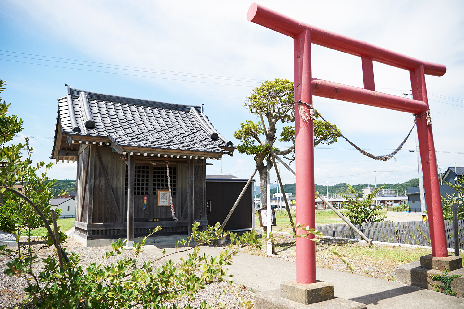 久ノ浜の復興のシンボル、秋義神社。鳥居は津波に流されてしまいましたが、拝殿は地震でも壊れず、津波や火事にも耐え、そのままの姿で奇跡的に残りました。