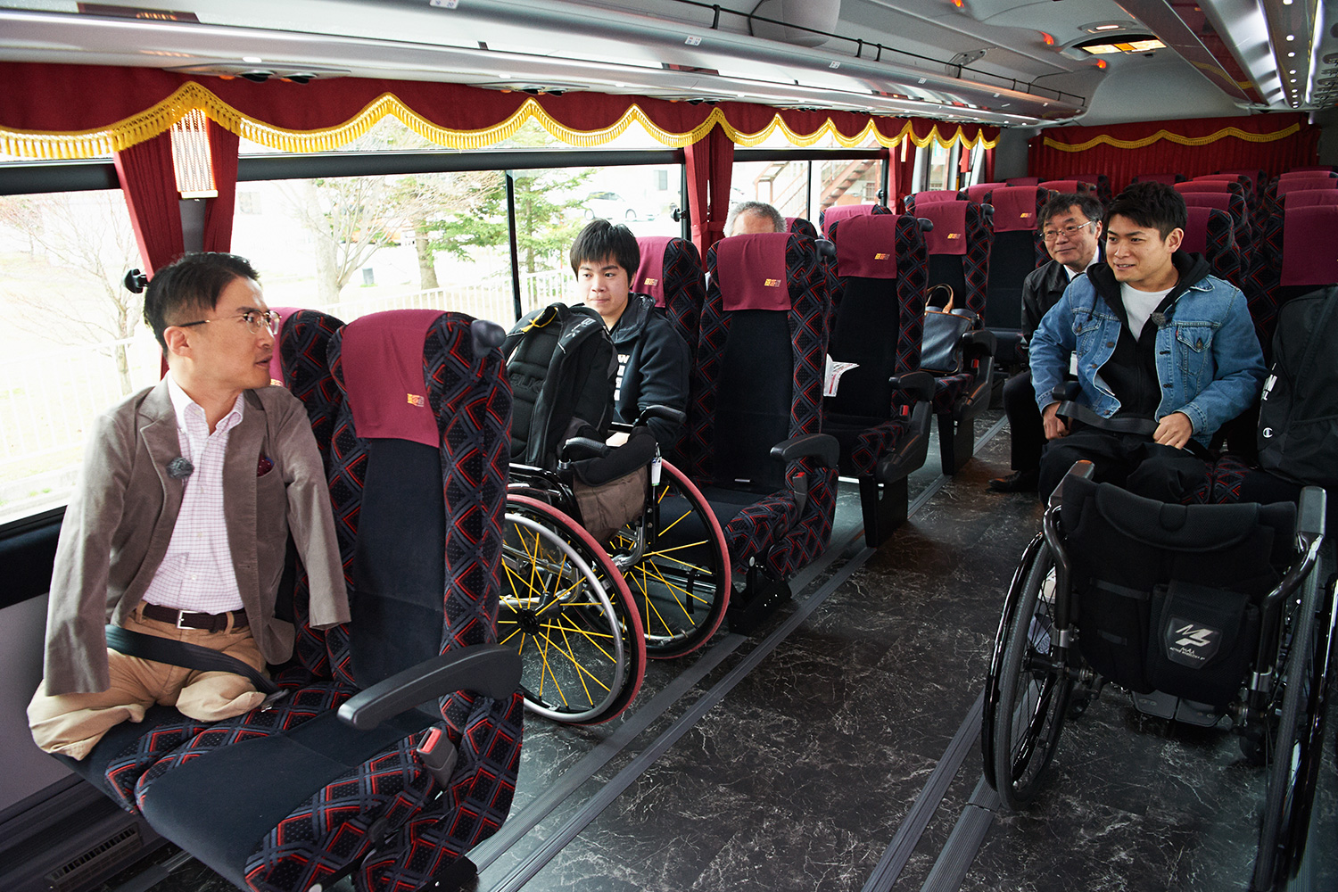 車椅子専用のバスで、いわき市内視察ツアーへ。