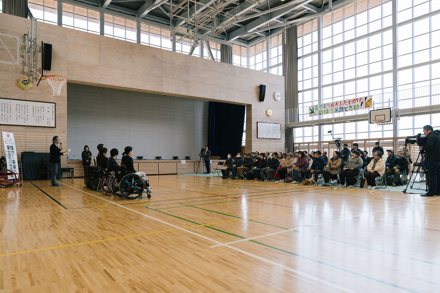  “釜石東中学校体育館。2017年2月、新校舎とともに完成しました。