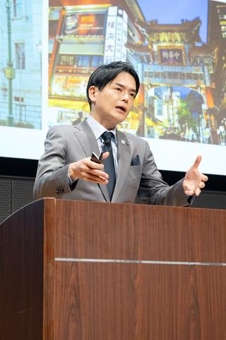 ゲストスピーカーに、山中竹春氏（横浜市長）