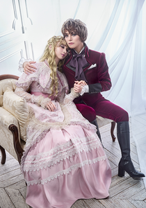 (C)宝塚歌劇　Photographer/LESLIE KEE(SIGNO)